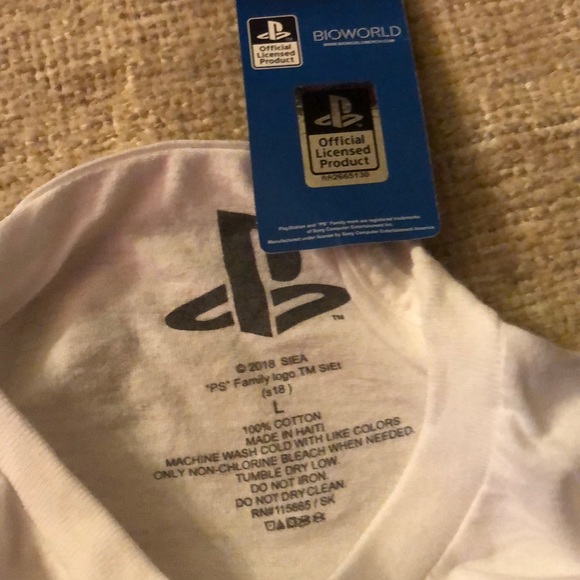 White PlayStation OFFICAL LICENSED PRODUCT shirt - Picture 2 of 2